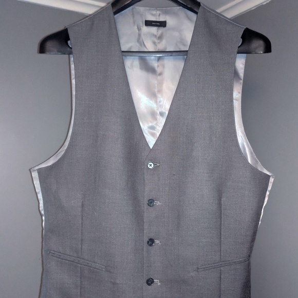 JFerrar Gray Suit Jacket, Vest and Pants - Picture 3 of 7